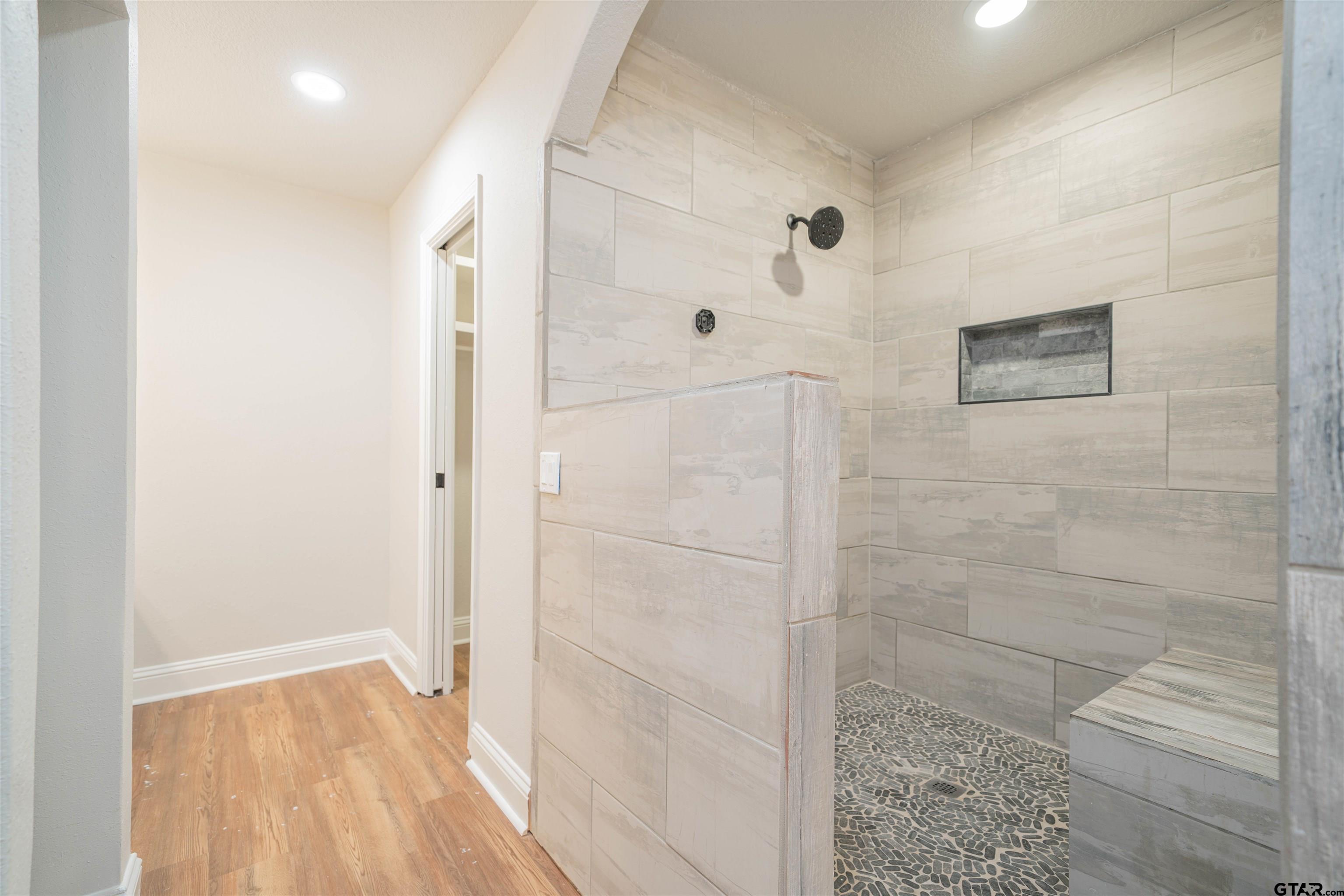 291 Taylor George Road Longview, TX 75605 - Photo 13 of 35 a bathroom with a shower