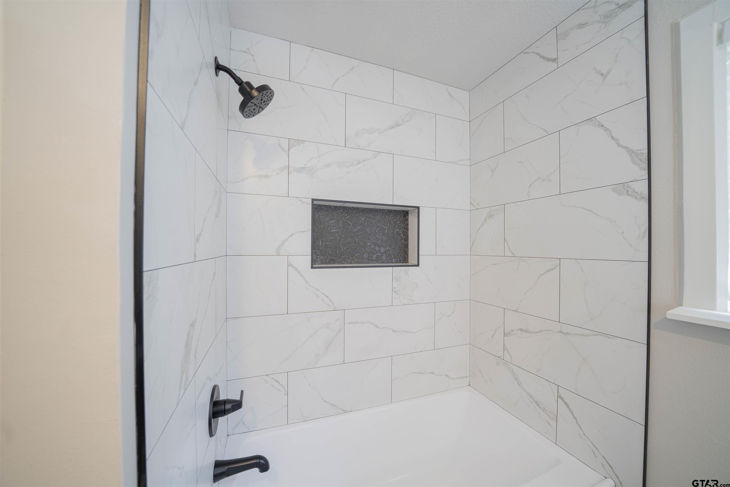 291 Taylor George Road Longview, TX 75605 - Photo 18 of 35 a bathroom with a shower