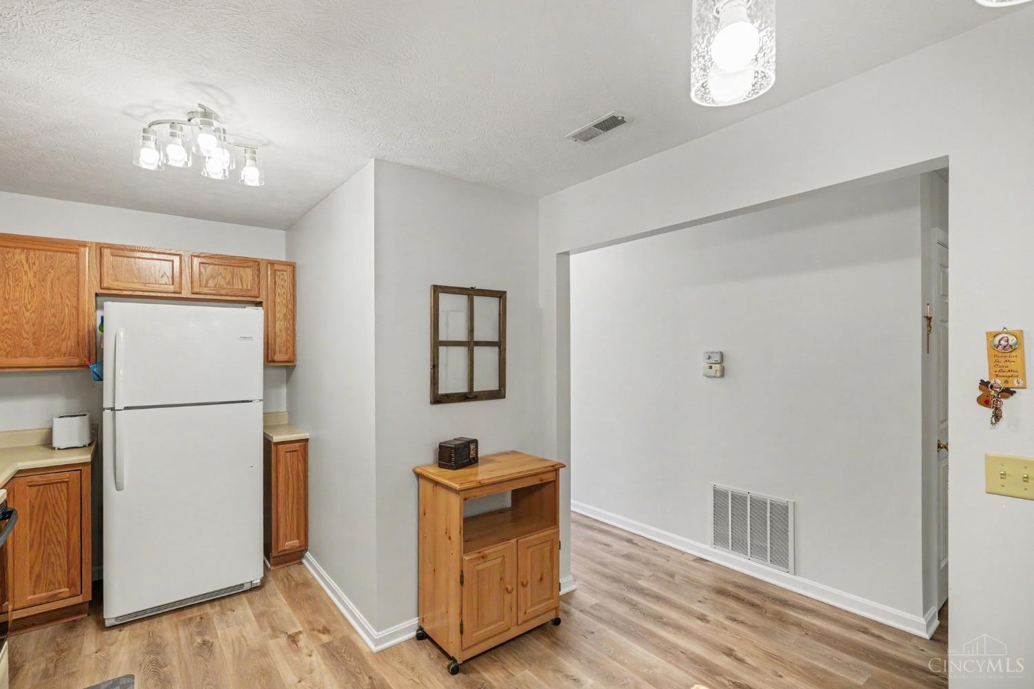 821 Neeb Road, Unit 4 Cincinnati, OH 45233 - Photo 10 of 25 Gallery Image 10