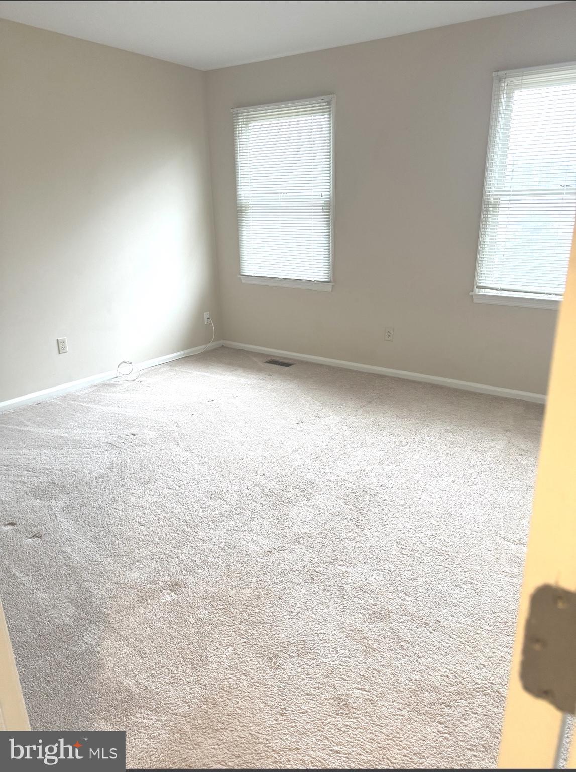 48 Beech Hill Drive Newark, DE 19711 - Photo 11 of 11 an empty room with a window