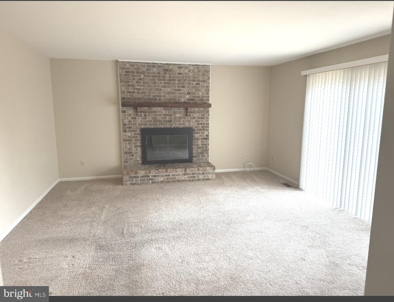 48 Beech Hill Drive Newark, DE 19711 - Photo 2 of 11 an empty room with a fireplace