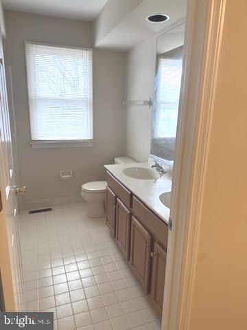 48 Beech Hill Drive Newark, DE 19711 - Photo 8 of 11 a bathroom with a sink a toilet and a mirror