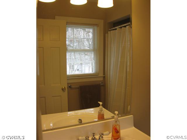 5313 Graymoss Road North Chesterfield, VA 23234 - Photo 17 of 24 Master Bath - In the reflection you can see the sh