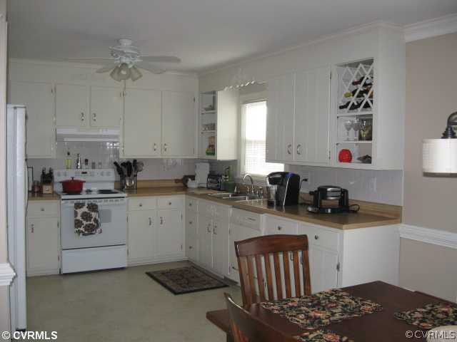 5313 Graymoss Road North Chesterfield, VA 23234 - Photo 7 of 24 Kitchen