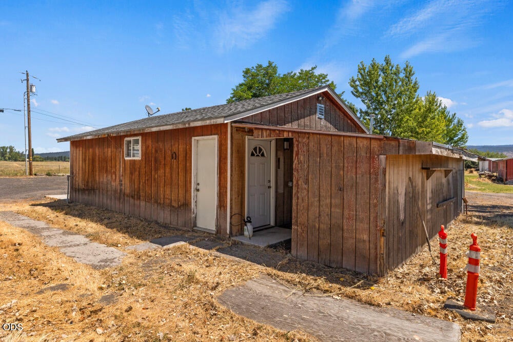 31150 Modoc Point Road Chiloquin, OR 97624 - Photo 23 of 85 Gallery Image 23