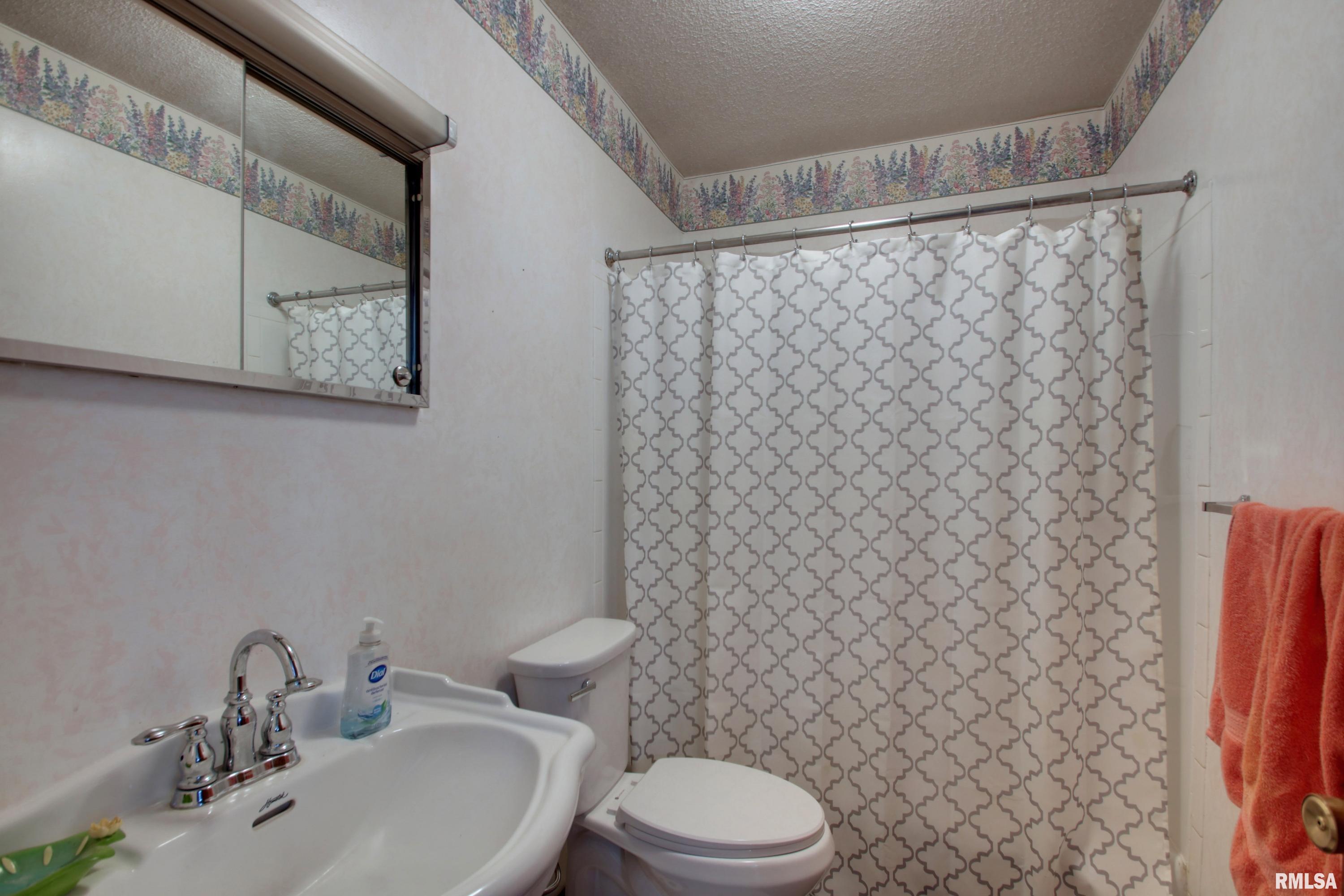 4526 Payson Road Quincy, IL 62305 - Photo 19 of 25 Gallery Image 19