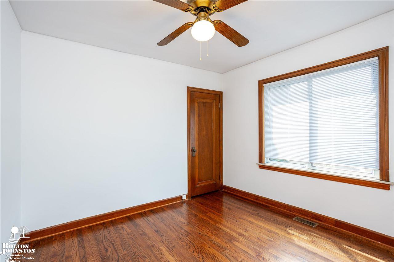 2073 Ridgemont Road Grosse Pointe Woods, MI 48236 - Photo 9 of 21