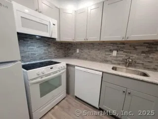 $1,750 | 26 Candlewood Lake Road South, Unit 2, New Milford, CT 06776