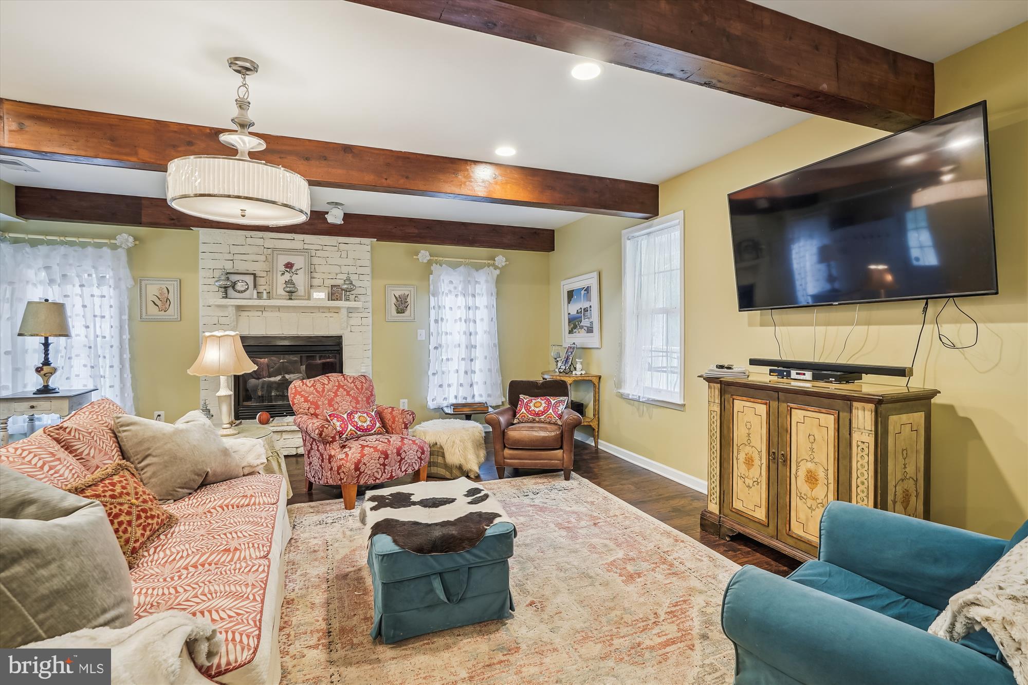 12251 Davis Road Remington, VA 22734 - Photo 18 of 43 Family Room