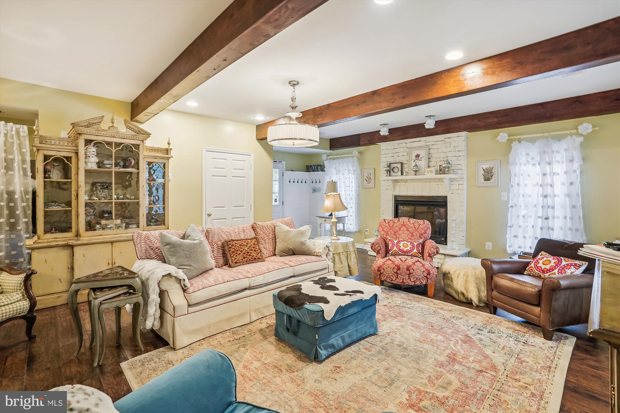 12251 Davis Road Remington, VA 22734 - Photo 19 of 43 Family Room