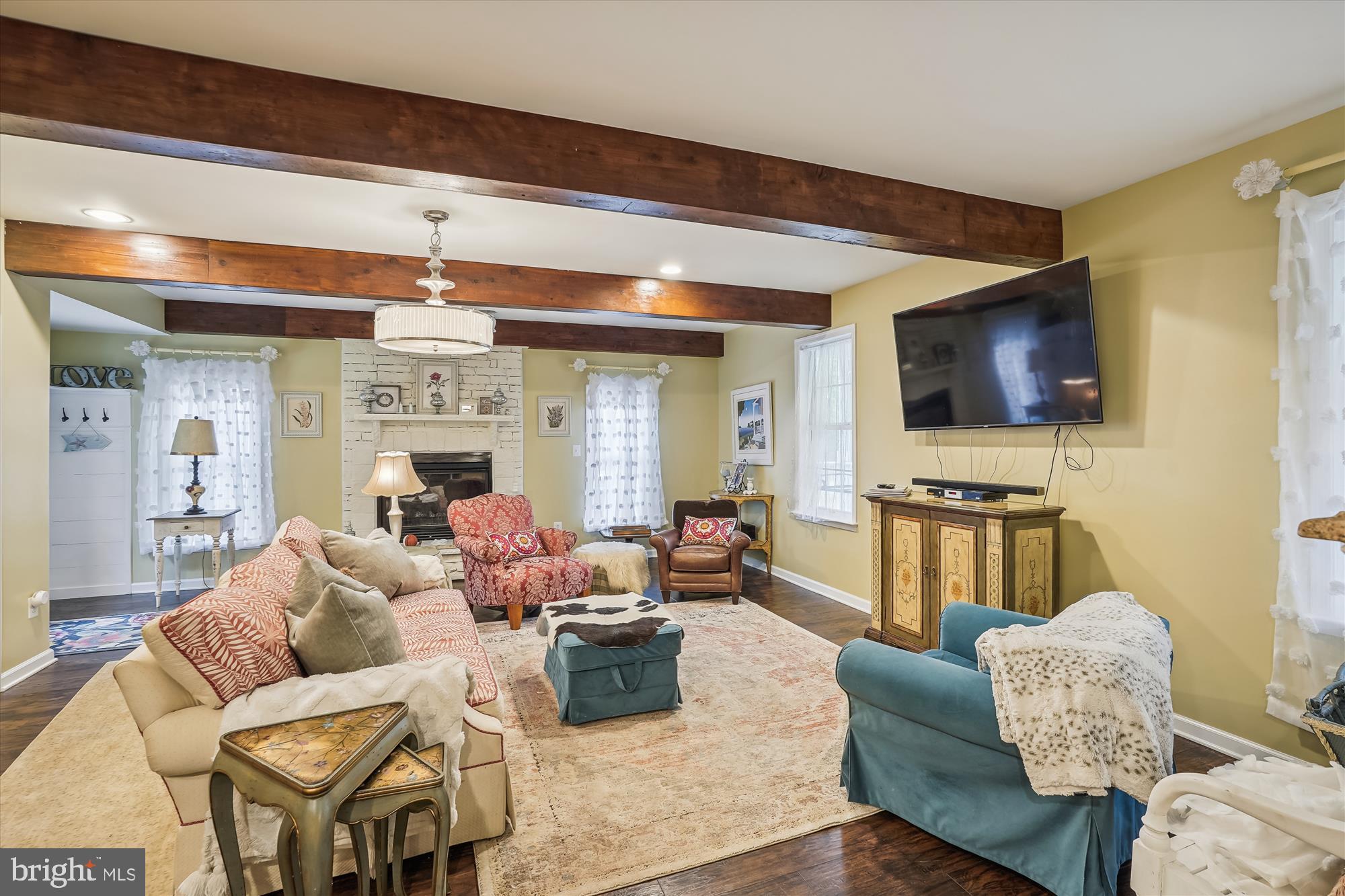 12251 Davis Road Remington, VA 22734 - Photo 23 of 43 Family Room
