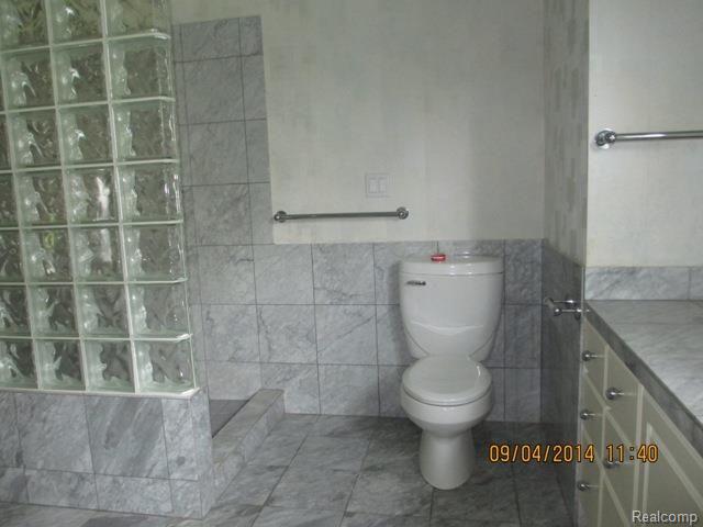1571 Crooks Road Rochester, MI 48309 - Photo 15 of 18 MasterBath.jpg
