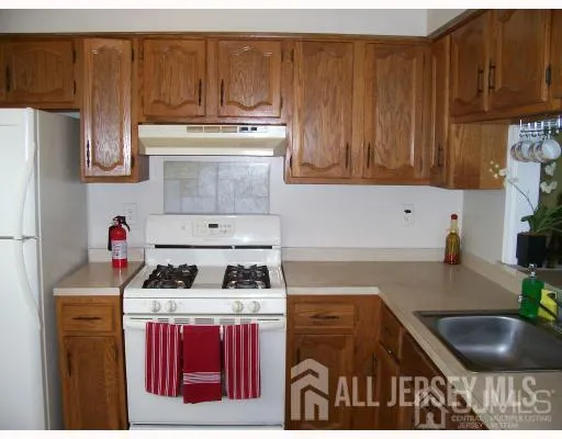 $349,900 | 1901 Woodbridge Commons Way, Iselin, NJ 08830