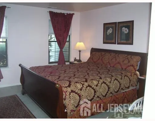 $349,900 | 1901 Woodbridge Commons Way, Iselin, NJ 08830