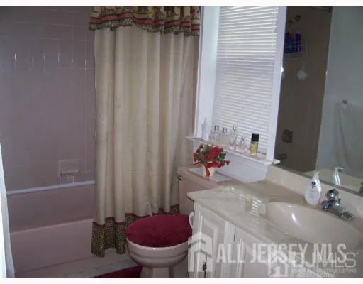 $349,900 | 1901 Woodbridge Commons Way, Iselin, NJ 08830