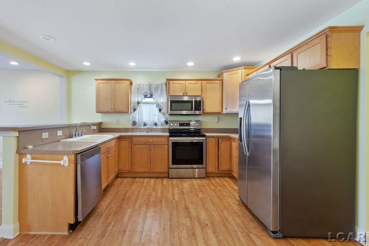 704 Springbrook Avenue Adrian, MI 49221 - Photo 14 of 31 50034063-13.JPG