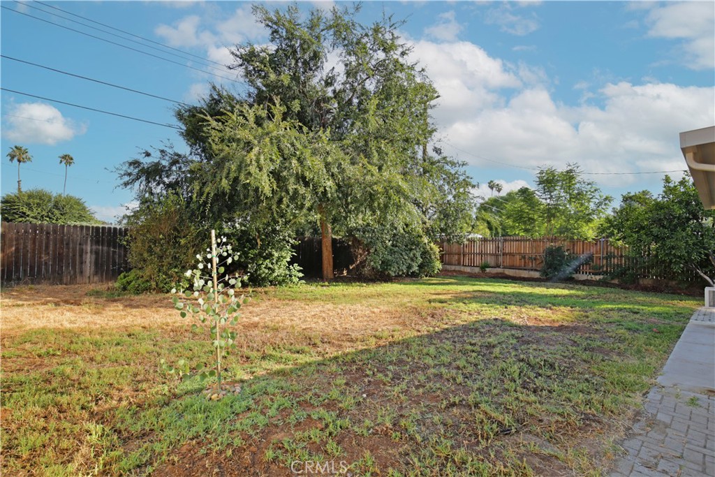 3445 Tipperary Way Riverside, CA 92506 - Photo 19 of 26 a view of a yard with plants and wooden fence