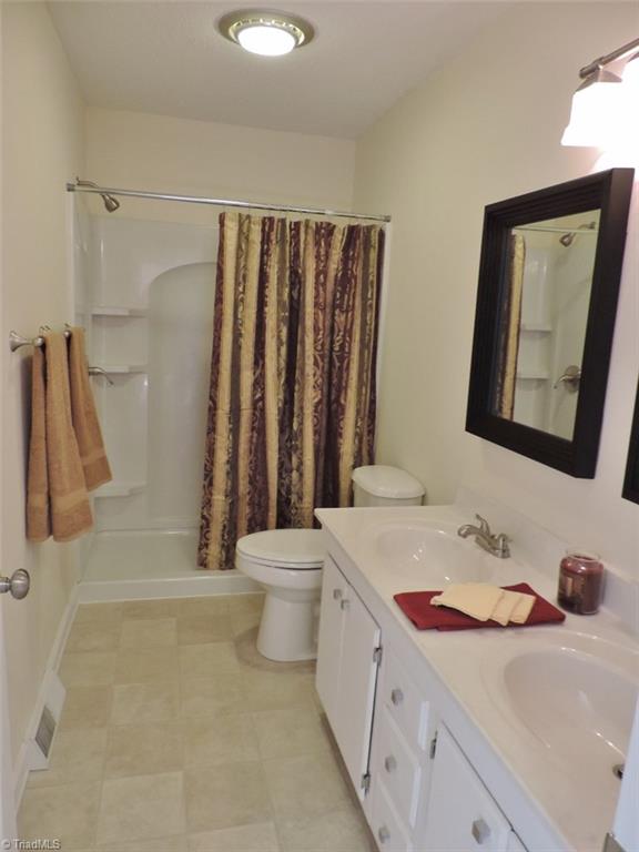 145 Bon Aire Road Elkin, NC 28621 - Photo 6 of 25 Gallery Image 6