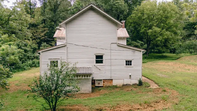 a view of a house with a yard and plants