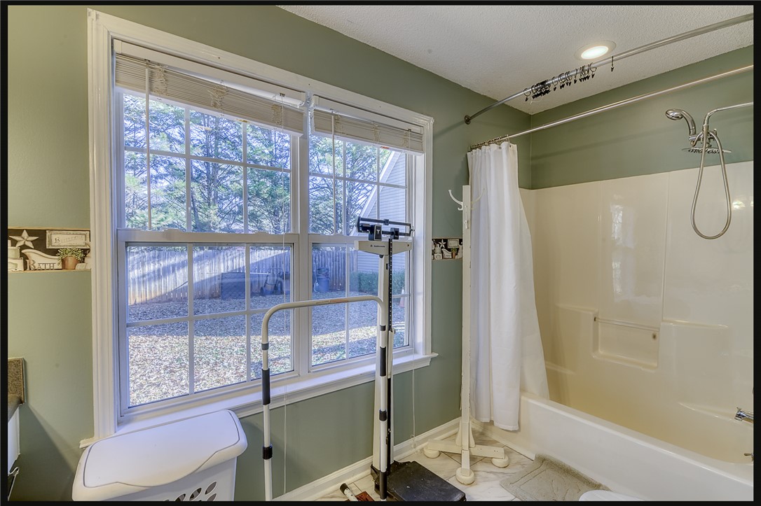 116 Elliott Drive Seneca, SC 29678 - Photo 22 of 35 Primary Bath