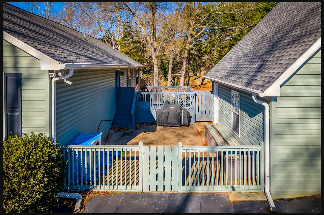 116 Elliott Drive Seneca, SC 29678 - Photo 6 of 35 Courtyard