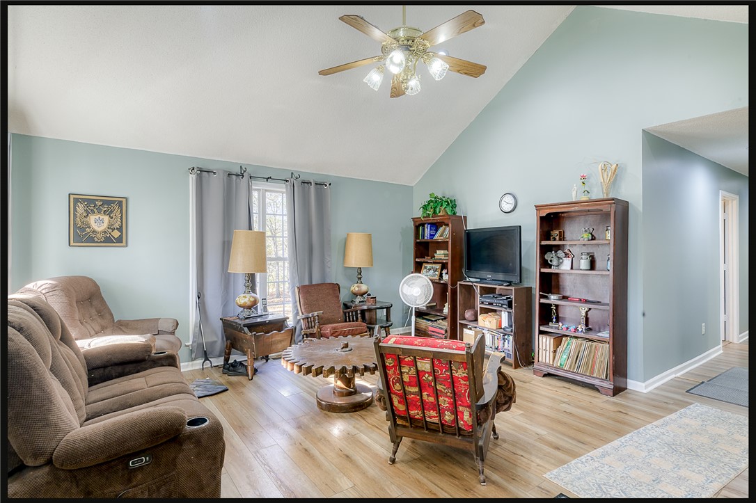 116 Elliott Drive Seneca, SC 29678 - Photo 7 of 35 Living Rm