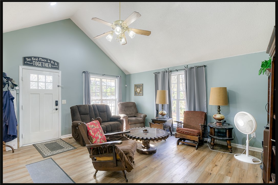 116 Elliott Drive Seneca, SC 29678 - Photo 9 of 35 Living Rm