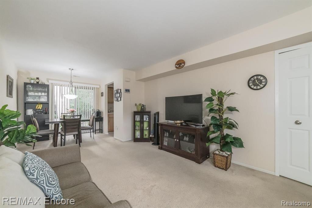 1510 Porter Circle Rochester Hills, MI 48307 - Photo 5 of 28