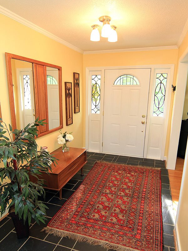 8601 Evergreen Court Raleigh, NC 27613 - Photo 4 of 25 Foyer
