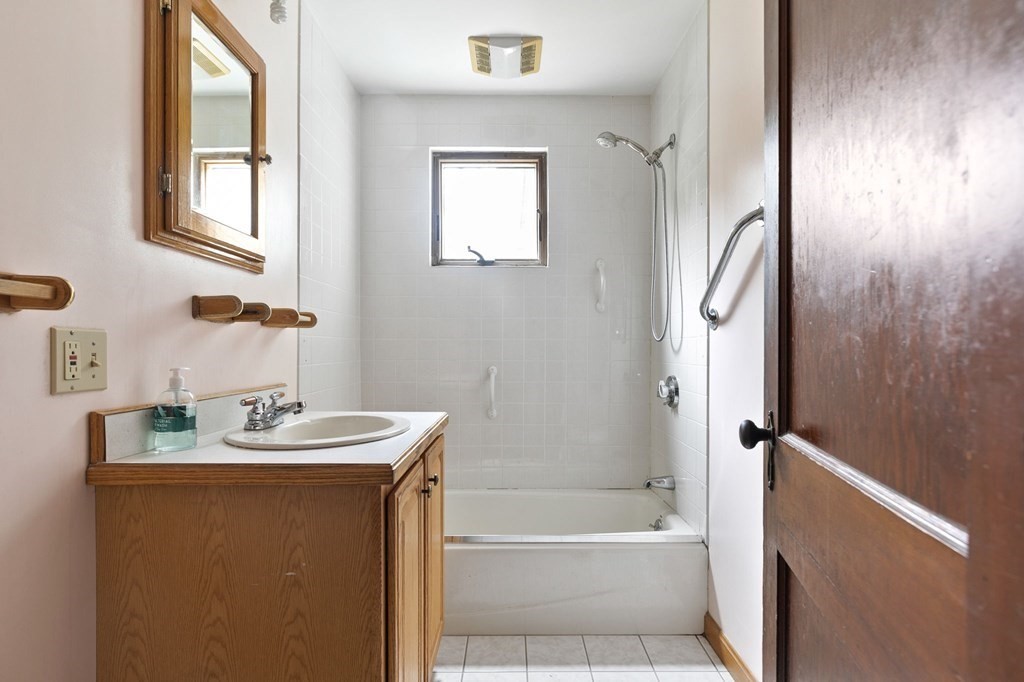 7 Dean Road Milton, MA 02186 - Photo 11 of 28 Gallery Image 11