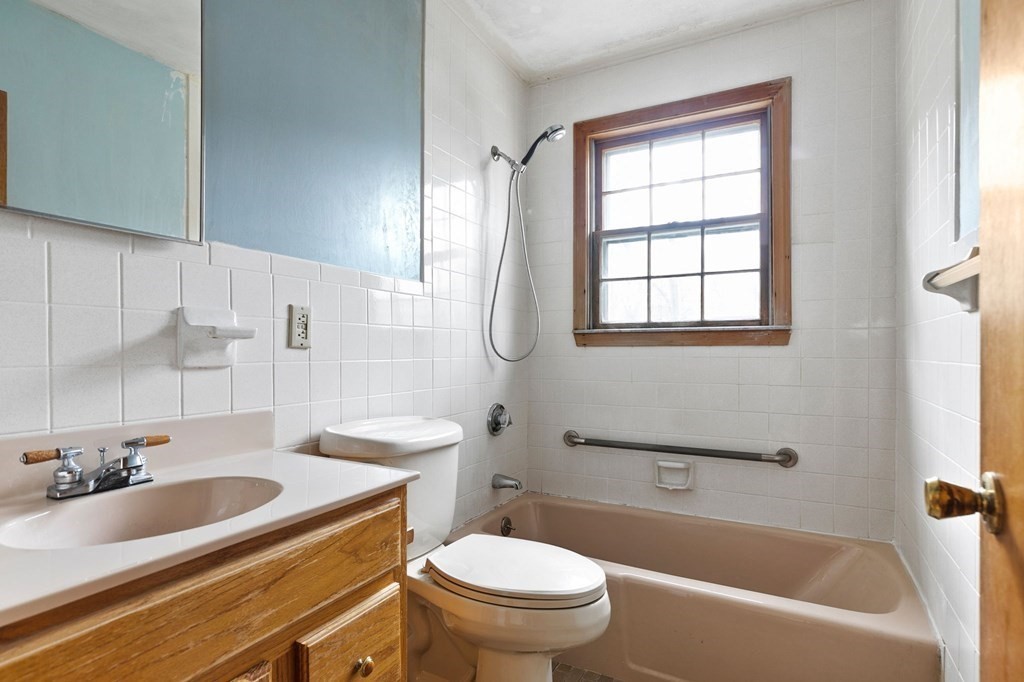 7 Dean Road Milton, MA 02186 - Photo 17 of 28 Gallery Image 17