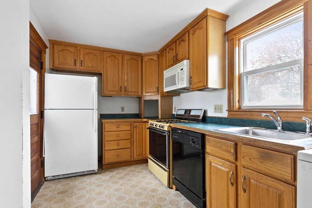7 Dean Road Milton, MA 02186 - Photo 8 of 28 Gallery Image 8