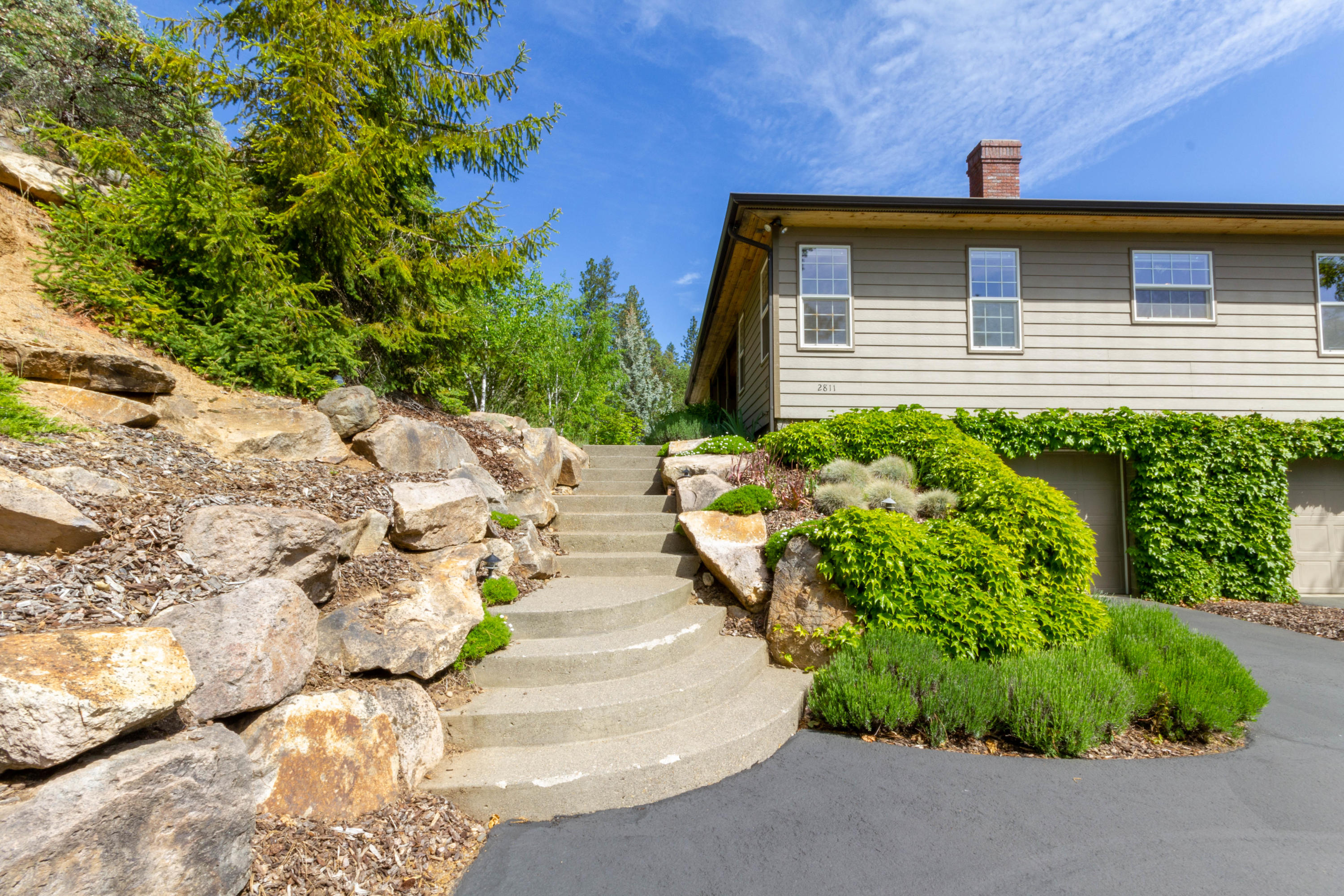 2811 Old Military Road Central Point, OR 97502 - Photo 4 of 44 3a