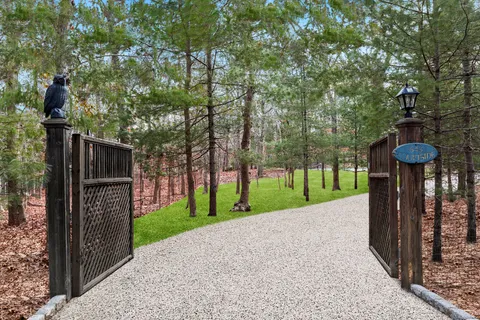 Undisclosed Address, East Hampton, NY 11937