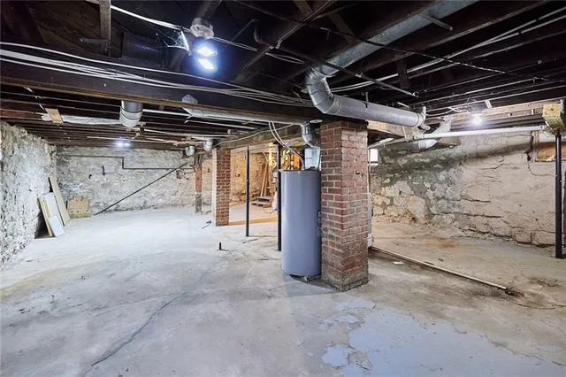 $185,000 | 3129 Central Street, Kansas City, MO 64111