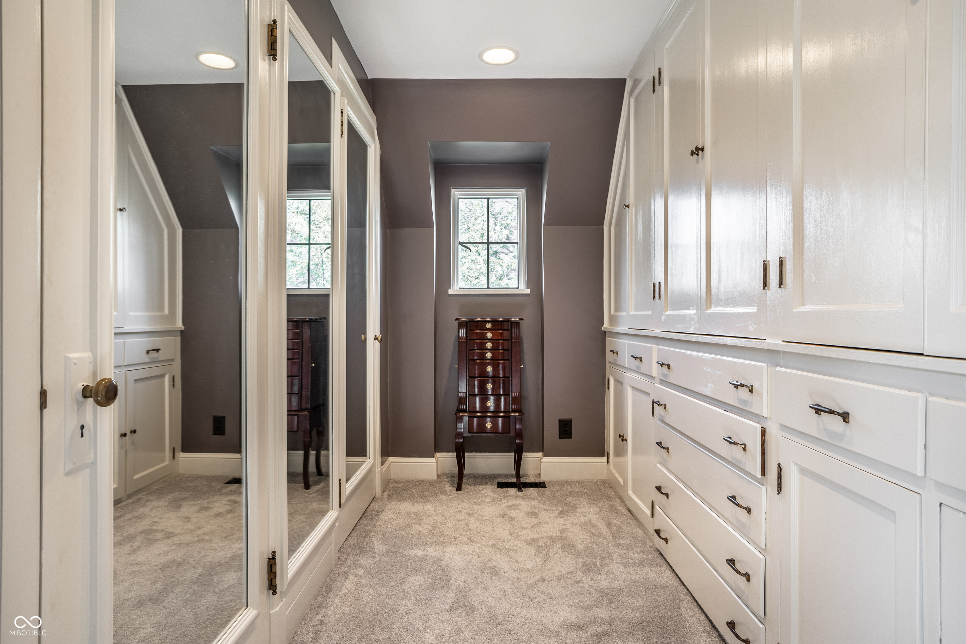 3674 Watson Road Indianapolis, IN 46205 - Photo 13 of 60