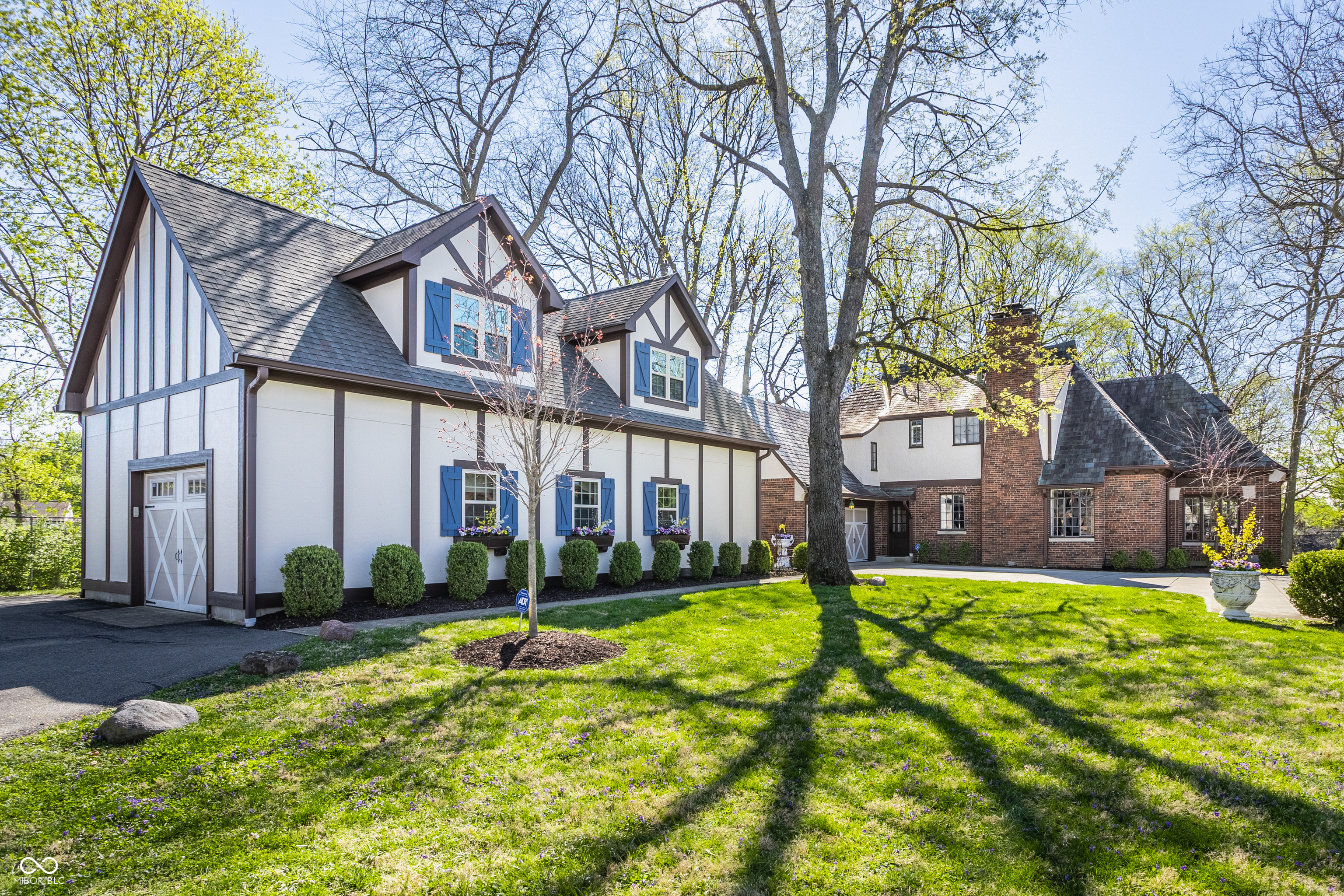 3674 Watson Road Indianapolis, IN 46205 - Photo 4 of 60