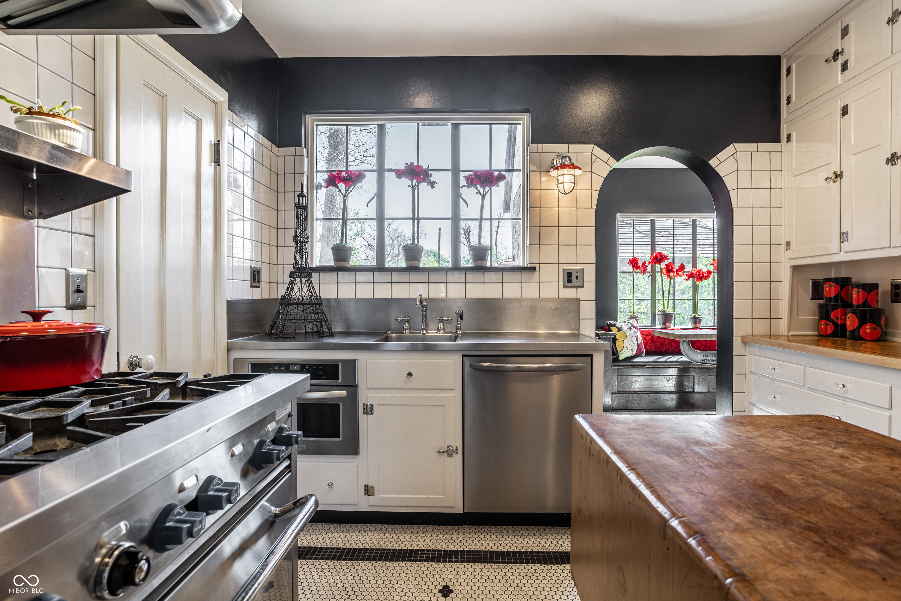 3674 Watson Road Indianapolis, IN 46205 - Photo 6 of 60