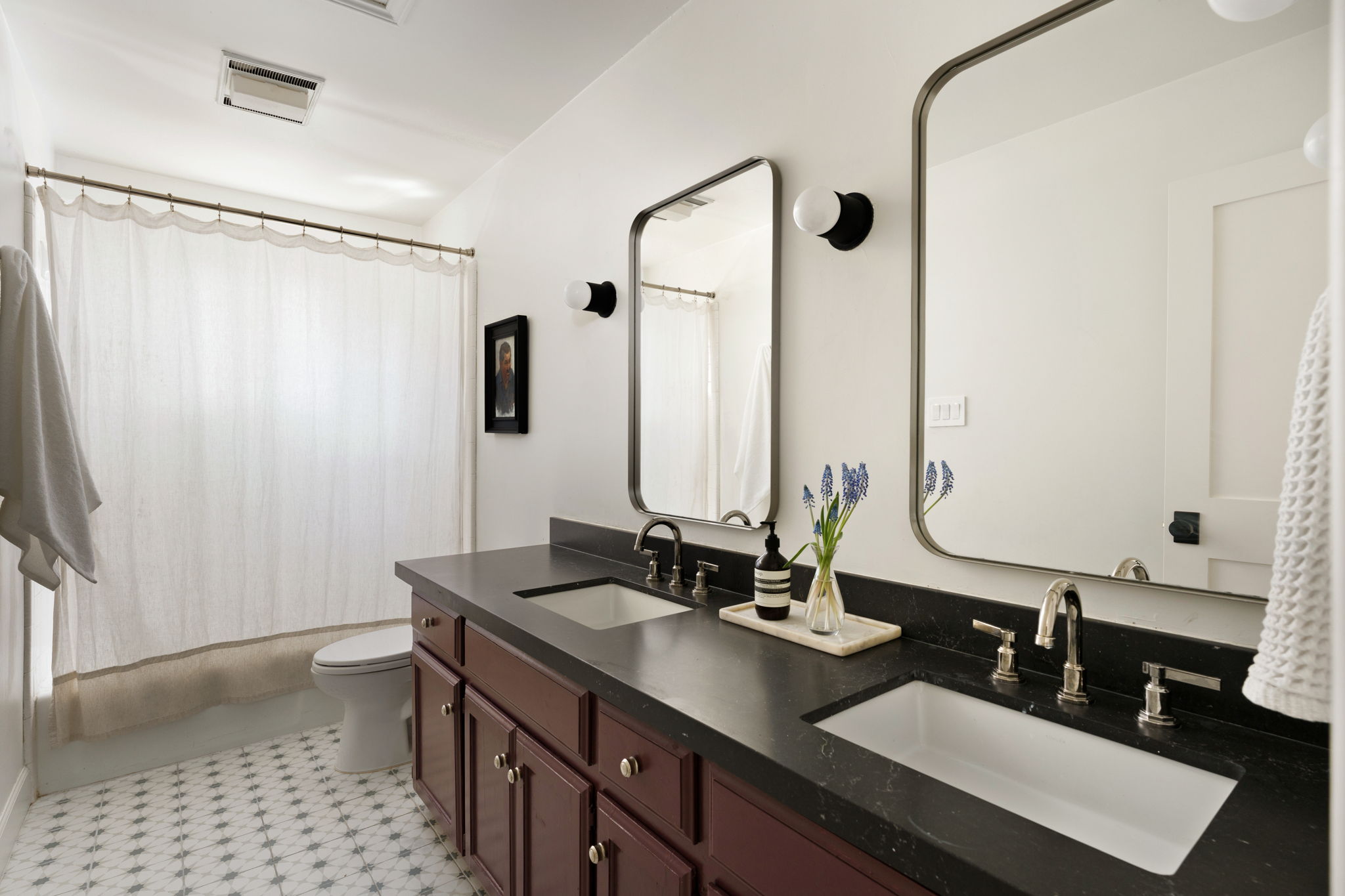 9101 Echo Point Cove Austin, TX 78759 - Photo 25 of 34 a bathroom with double vanity and a mirror