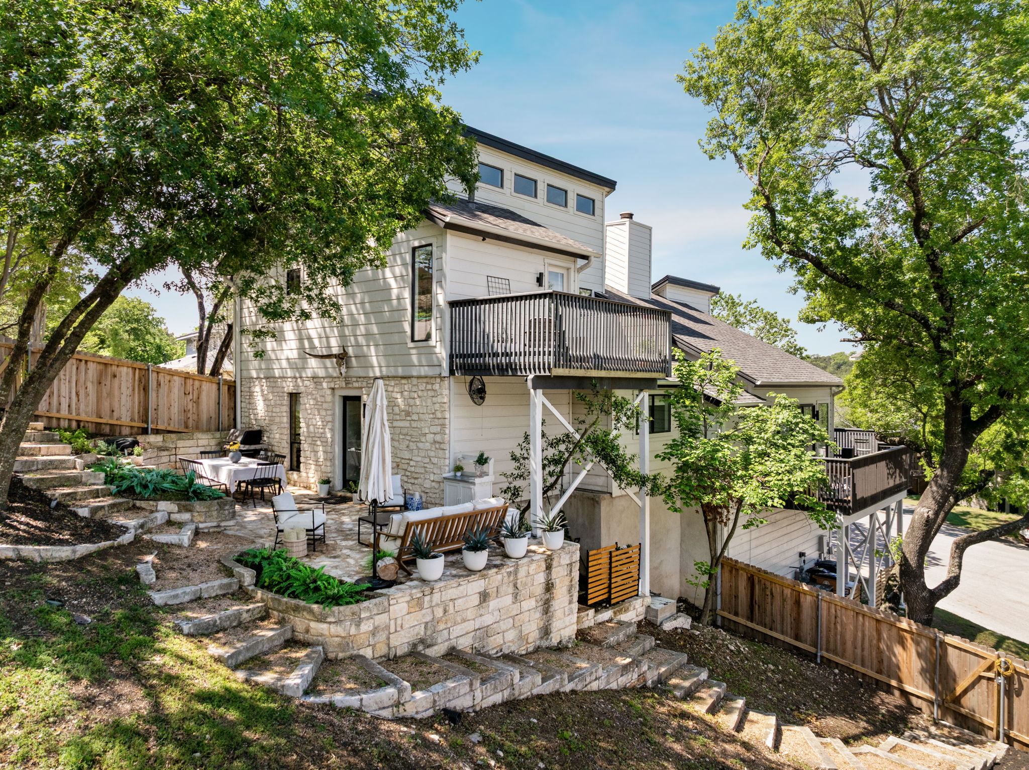 9101 Echo Point Cove Austin, TX 78759 - Photo 29 of 34 a front view of a house with garden