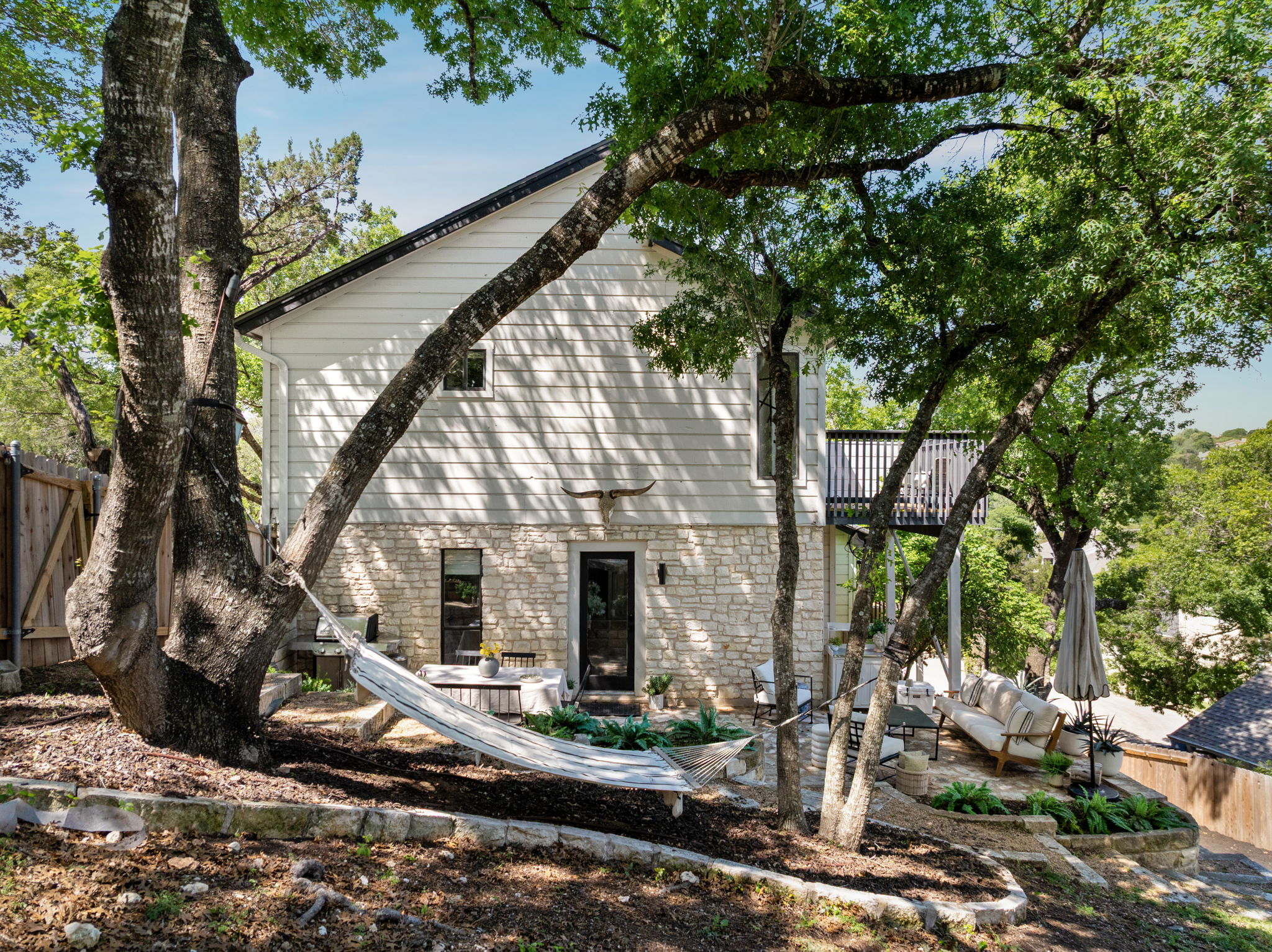 9101 Echo Point Cove Austin, TX 78759 - Photo 32 of 34 a front view of a house with garden