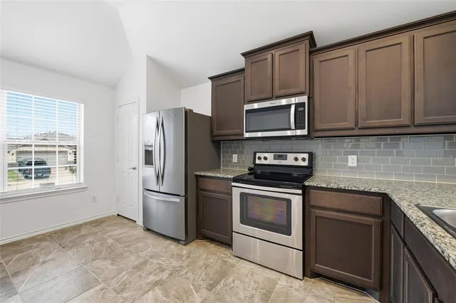 $2,500 | 10844 Live Oak Creek Drive, Fort Worth, TX 76108