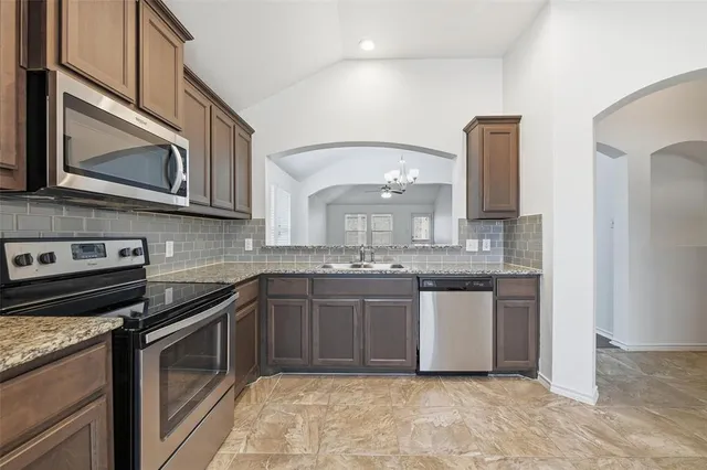 $2,500 | 10844 Live Oak Creek Drive, Fort Worth, TX 76108