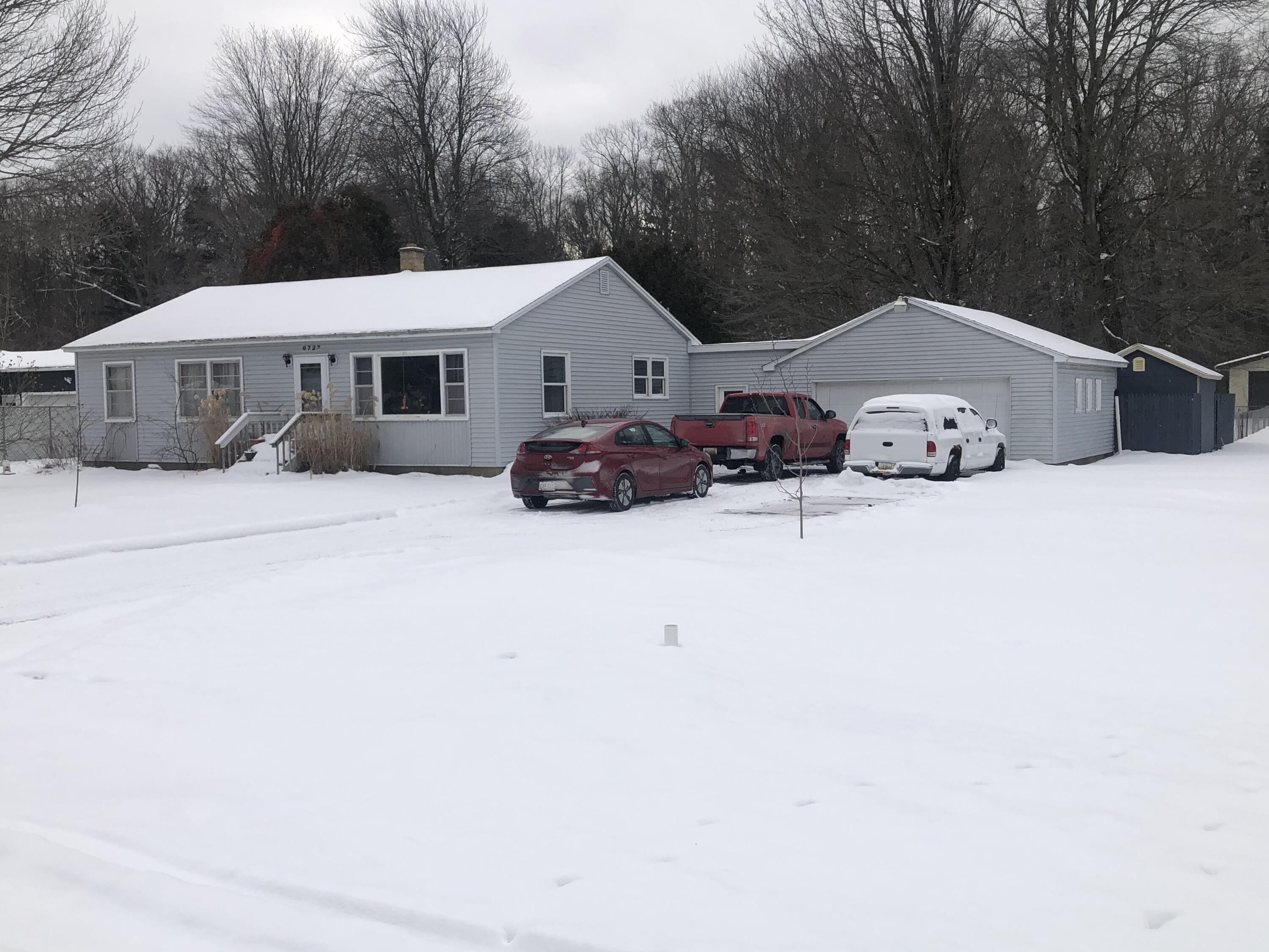 6727 Post Road Montague, MI 49437 - Photo 3 of 17 IMG_8766