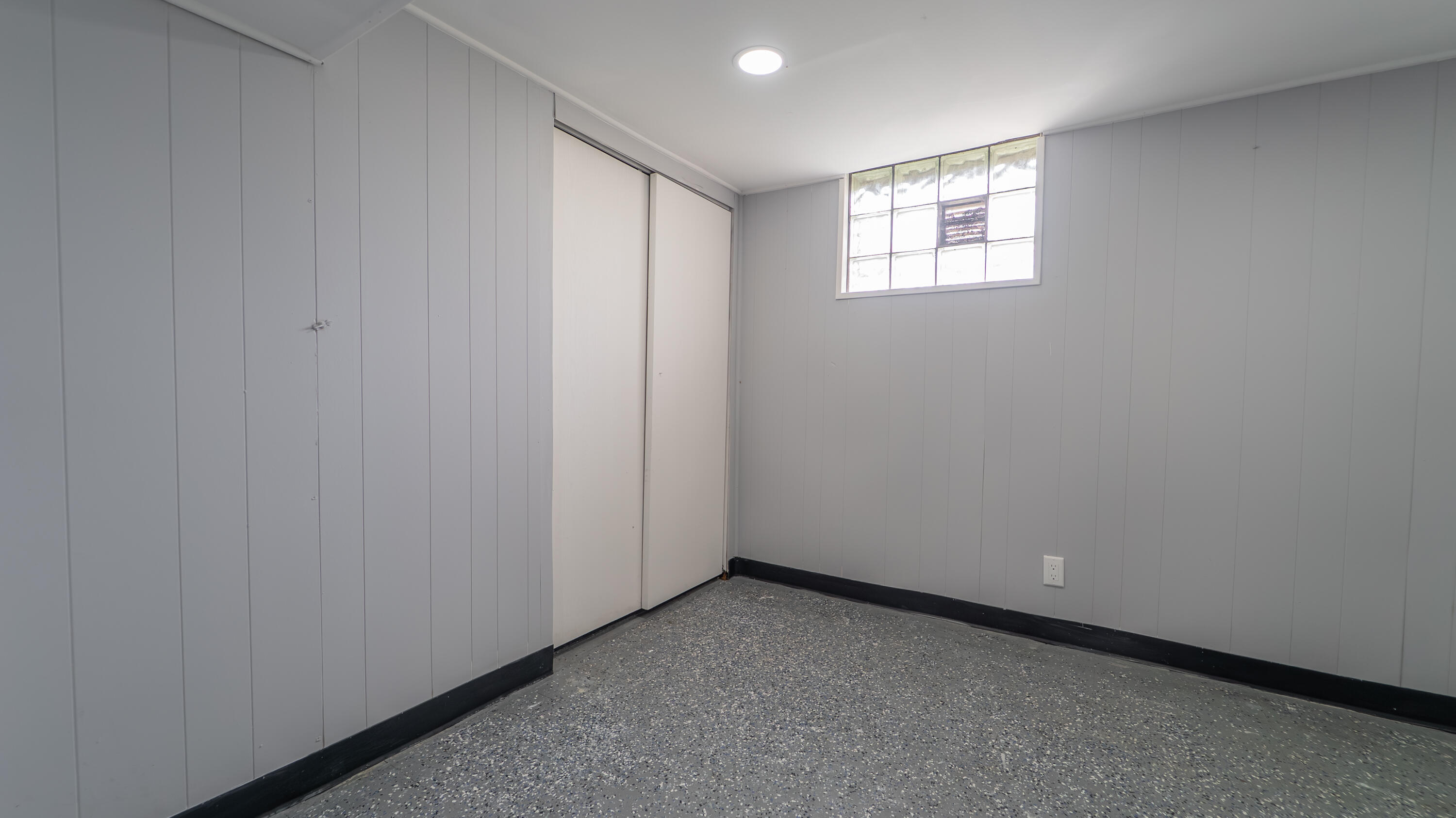 2257 West 16th Avenue Gary, IN 46404 - Photo 20 of 24 a view of an empty room and window