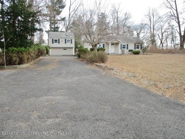 10 Old Monmouth Road Freehold, NJ 07728 - Photo 2 of 22 352-528614_-_Front_of_Property_and_Drive