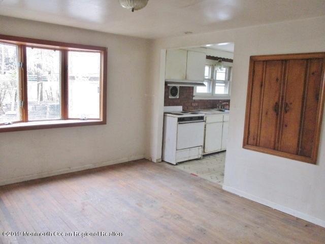 10 Old Monmouth Road Freehold, NJ 07728 - Photo 4 of 22 352-528614_-_House_1_-_Dining_Room