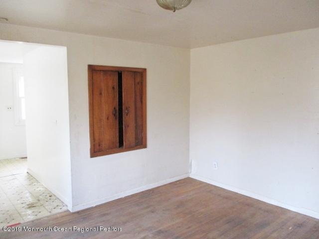 10 Old Monmouth Road Freehold, NJ 07728 - Photo 5 of 22 352-528614_-_House_1_-_Dining_Room_-_dif
