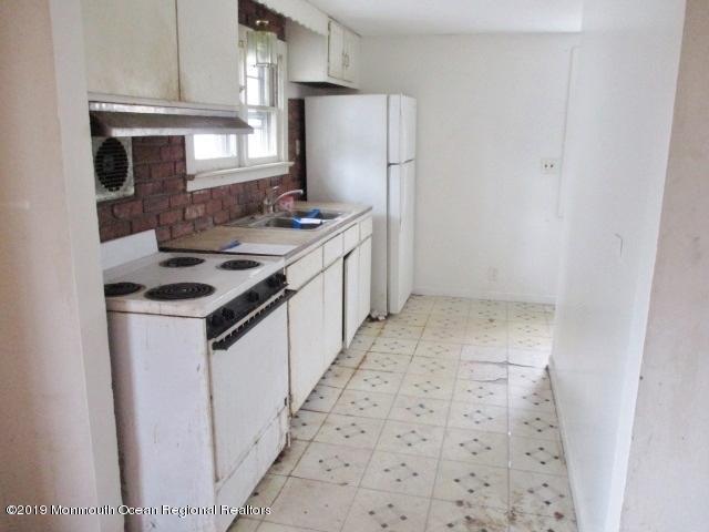 10 Old Monmouth Road Freehold, NJ 07728 - Photo 6 of 22 352-528614_-_House_1_-_Kitchen