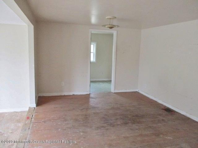10 Old Monmouth Road Freehold, NJ 07728 - Photo 8 of 22 352-528614_-_House_1_-_Living_Room_-_dif